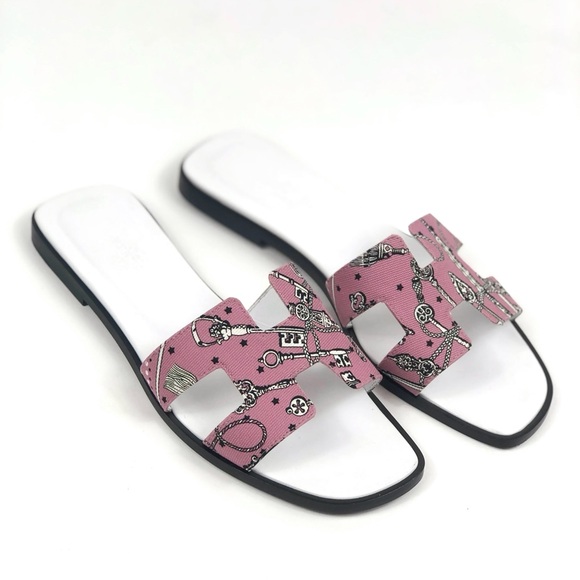 HERMÈS Pink Cotton Canvas Printed Les Cles Bandana Oran Sandals